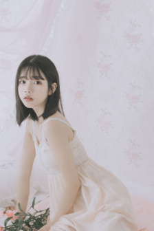 同桌的手探到我的衣服里知乎免费